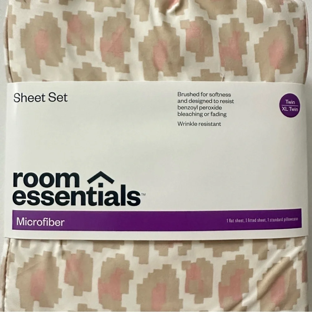 Room Essentials Microfiber Sheet Set in Cream and Pink Pattern Size Twin/Twin XL